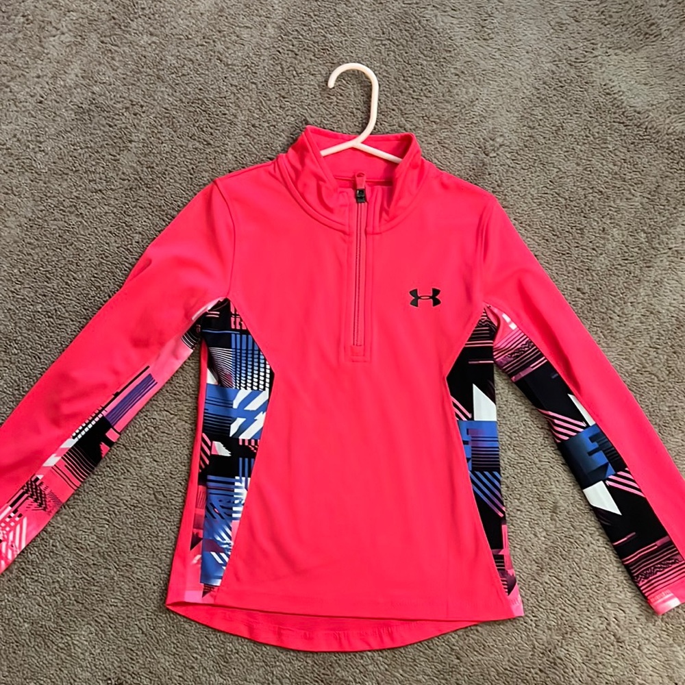 Girls UA half zip up shirt